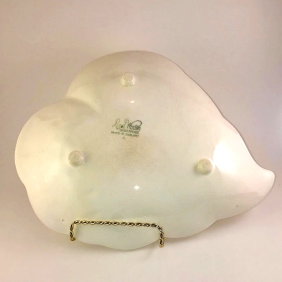 Royal Winton Grimwades Hand Painted Leaf Shaped Plate - Picture 2 of 3